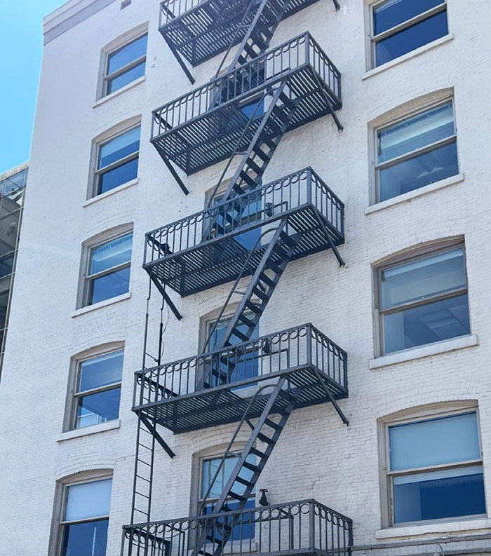 Cung cấp thang thoát hiểm